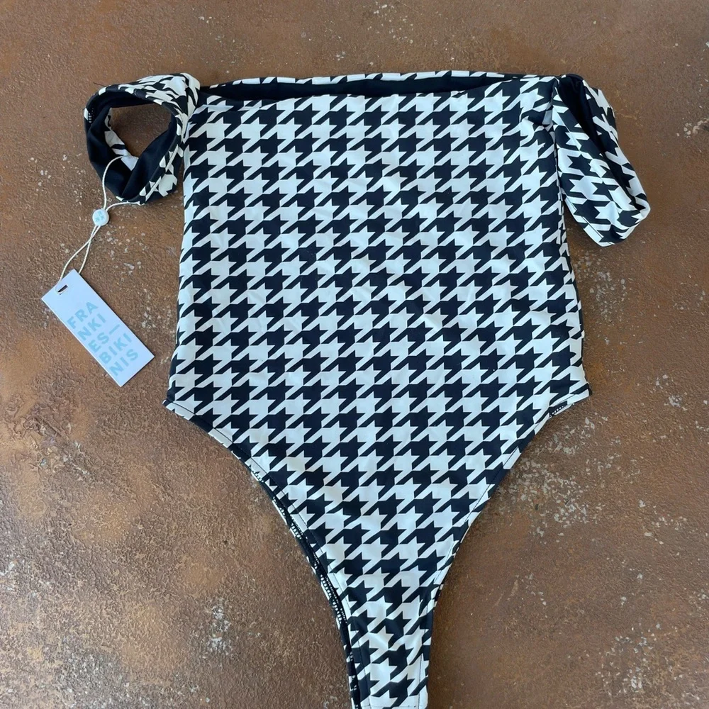 NWT Frankie’s bikinis every woman one piece